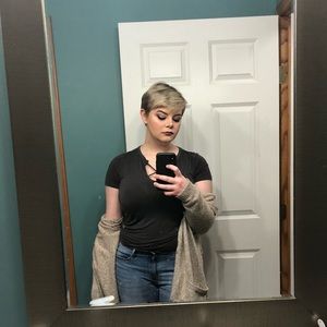 Meet your Posher, Elise